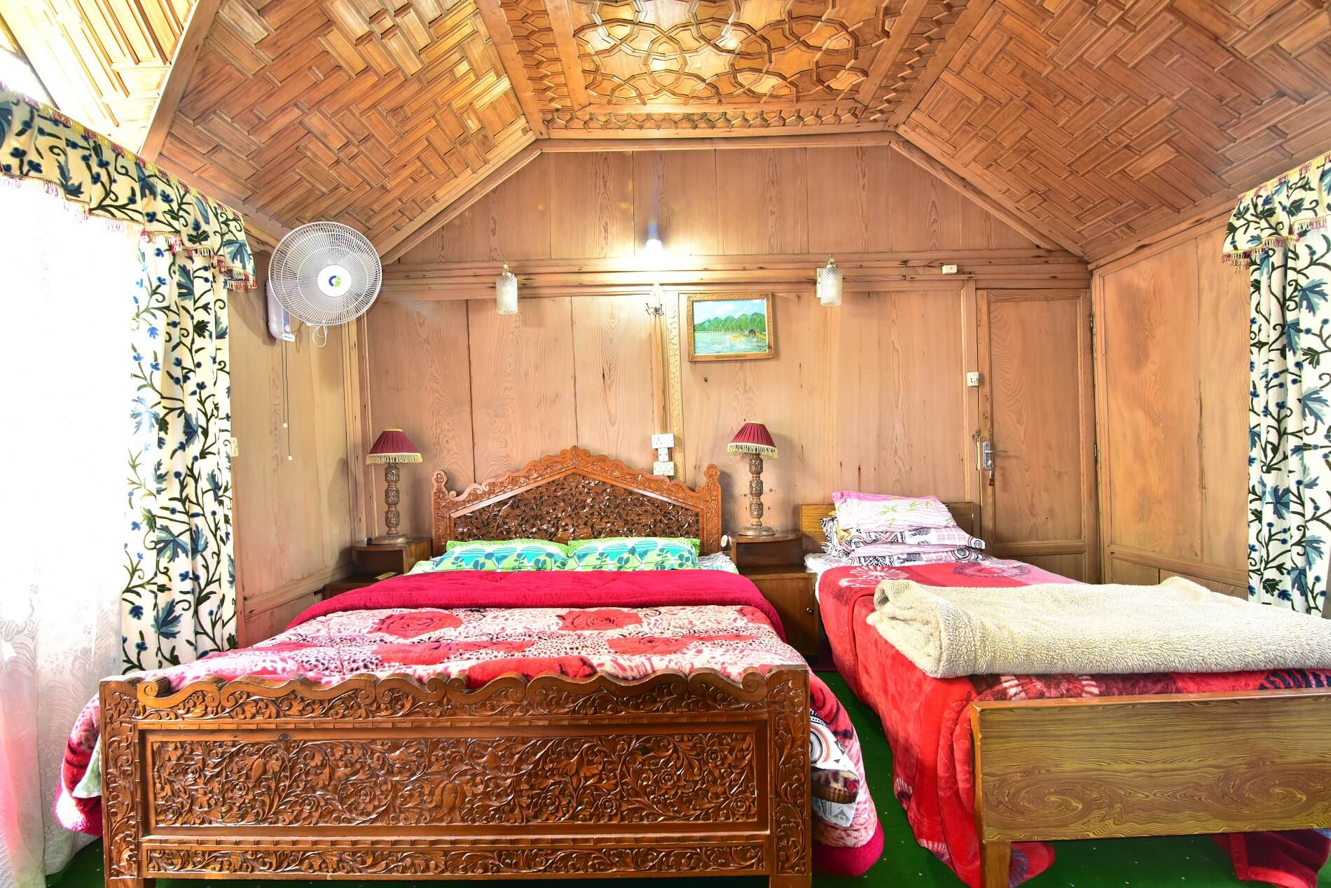Suite Room Houseboat Zaindari Palace
