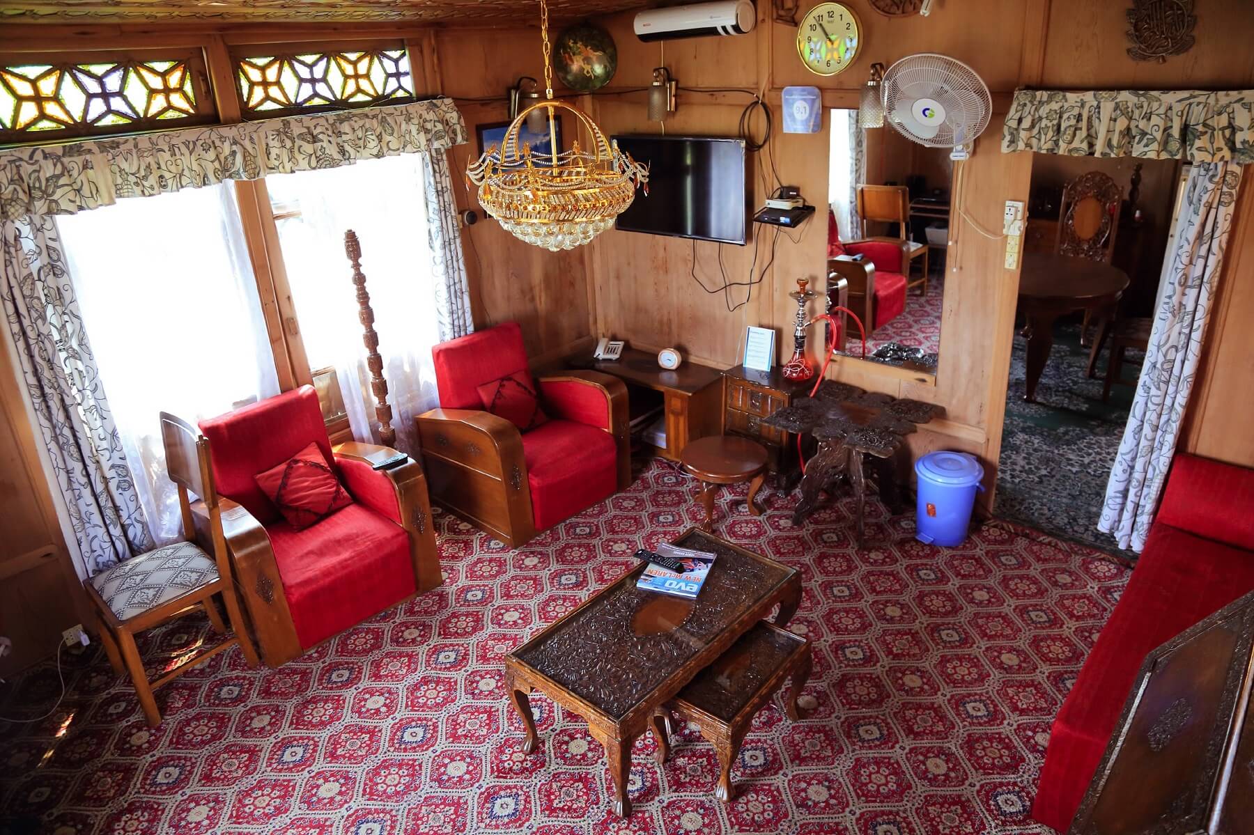 Deluxe Room Houseboat Zaindari Palace